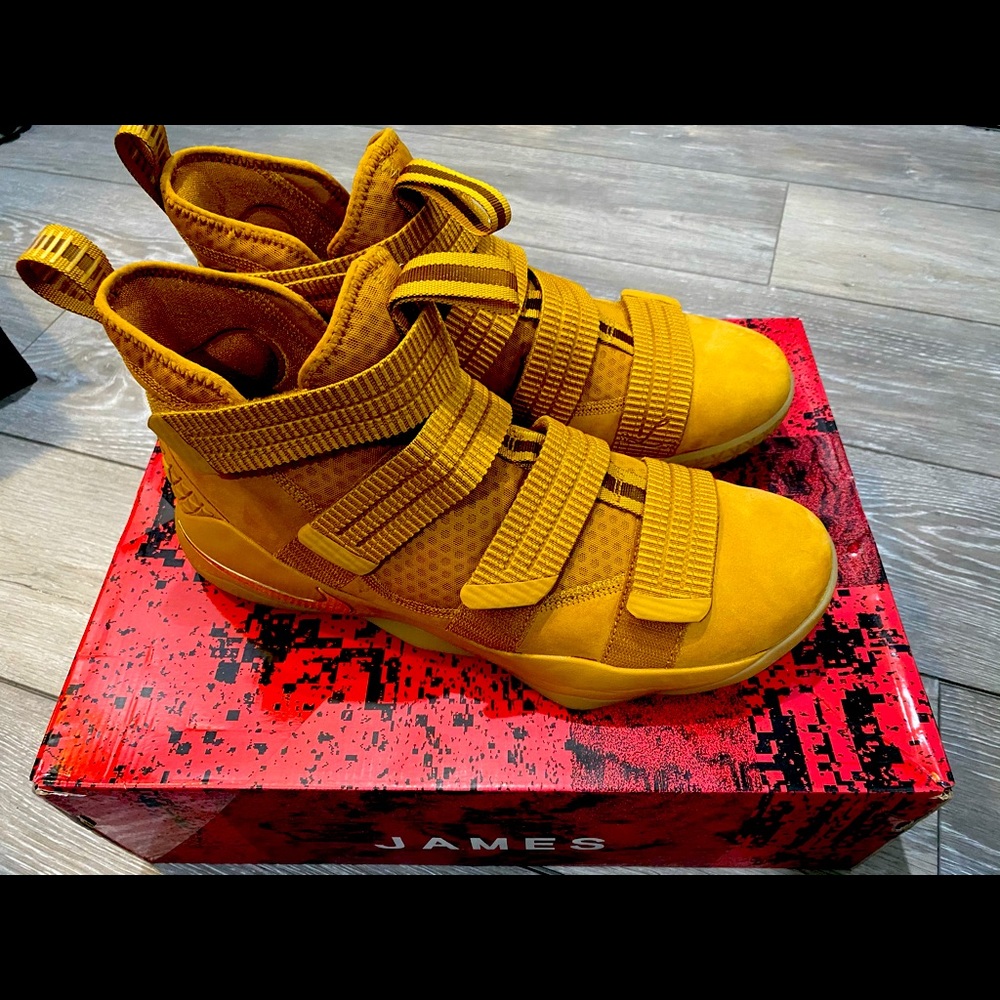 Lebron Soldier Xi SFG